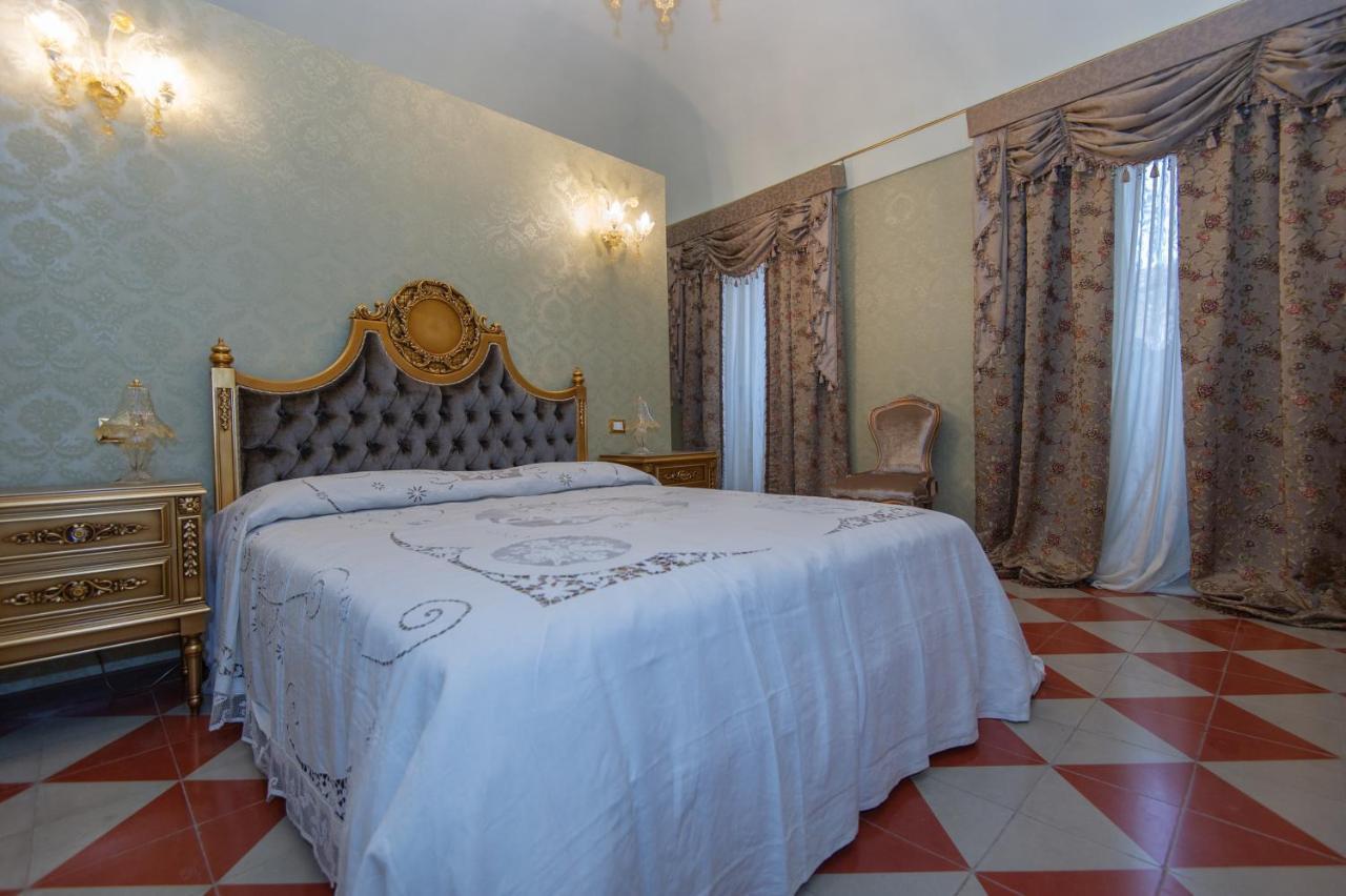 Palazzo Tilli Bed & Breakfast Casoli  Exterior photo