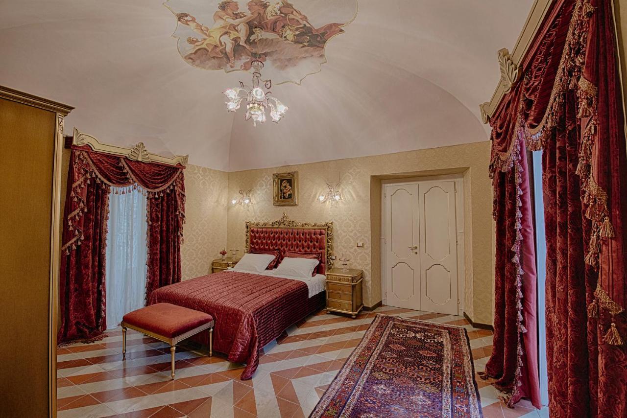 Palazzo Tilli Bed & Breakfast Casoli  Exterior photo