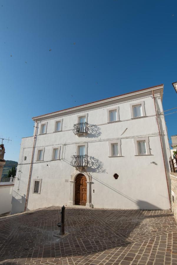 Palazzo Tilli Bed & Breakfast Casoli  Exterior photo