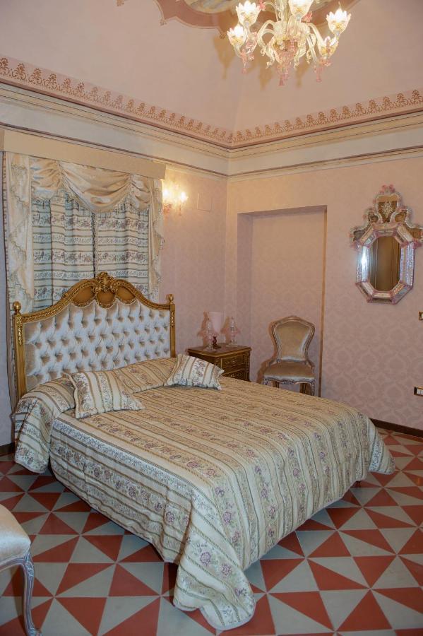 Palazzo Tilli Bed & Breakfast Casoli  Exterior photo