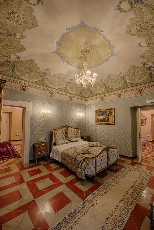 Palazzo Tilli Bed & Breakfast Casoli  Exterior photo